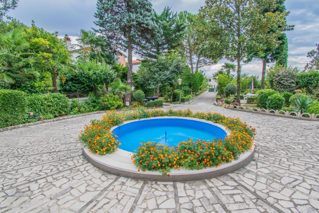 Apartments Anita Near Opatija With Private Parking 马图利 外观 照片