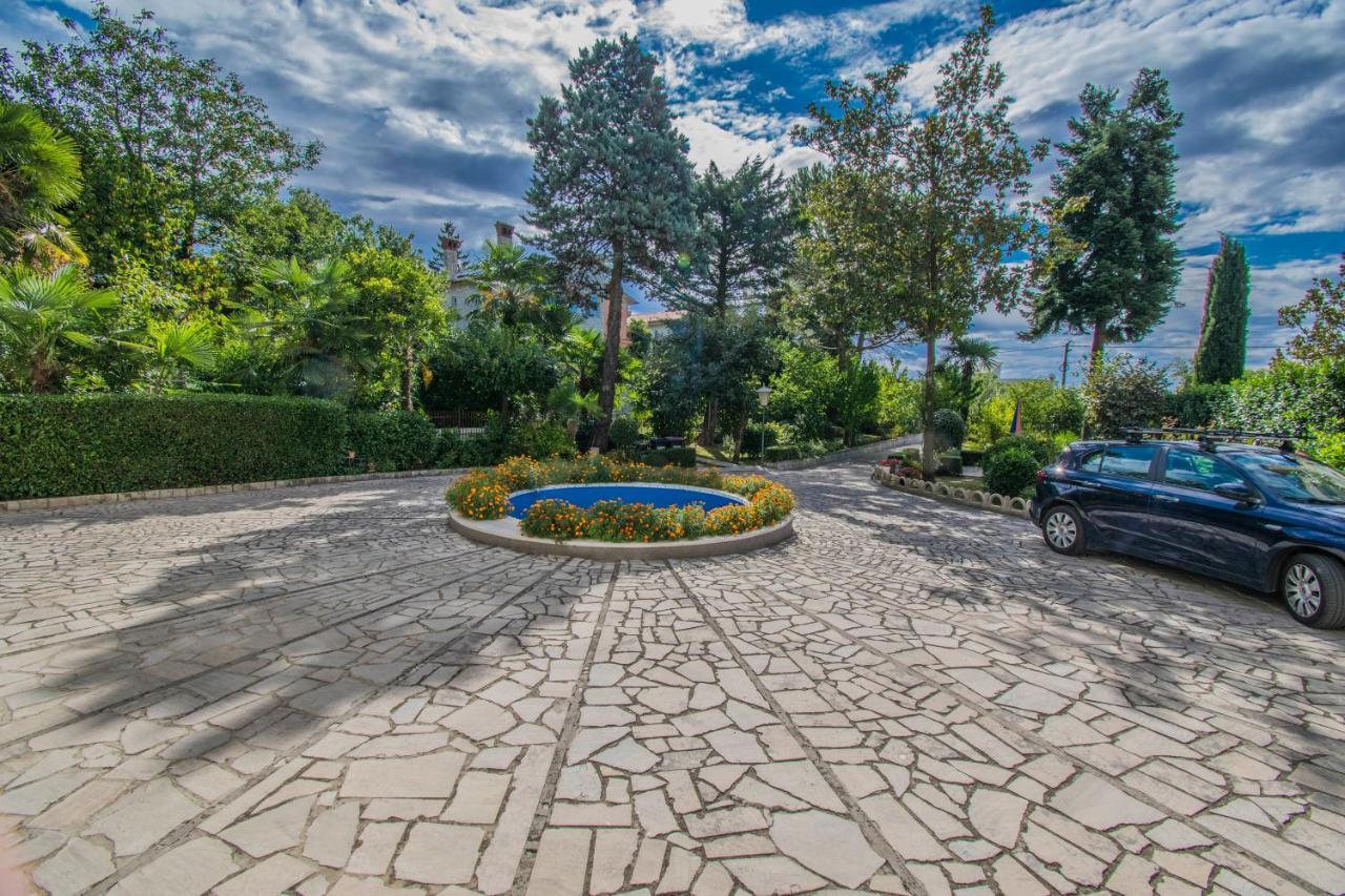 Apartments Anita Near Opatija With Private Parking 马图利 外观 照片