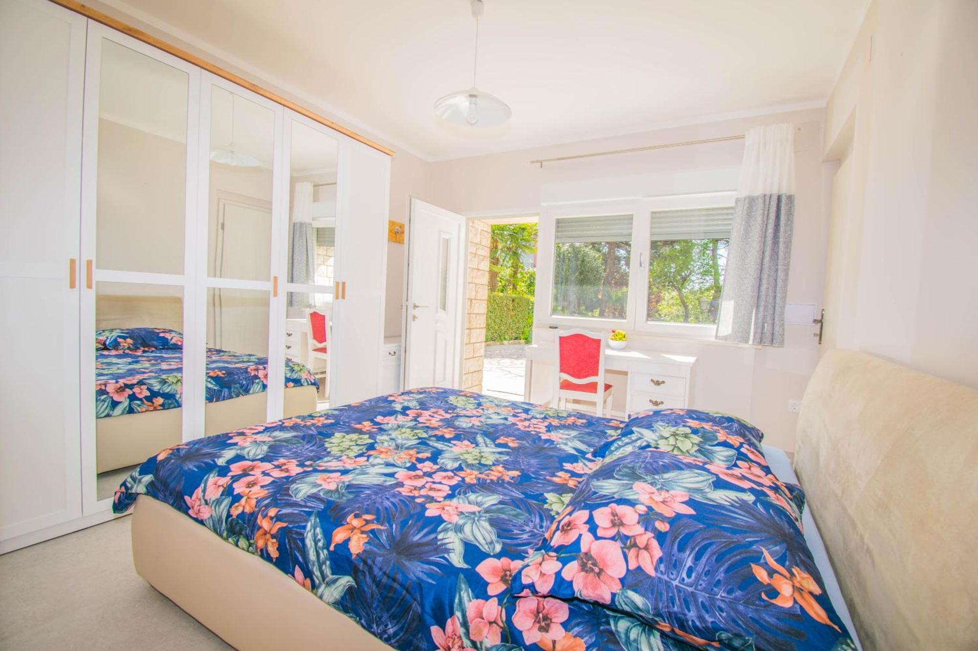 Apartments Anita Near Opatija With Private Parking 马图利 外观 照片